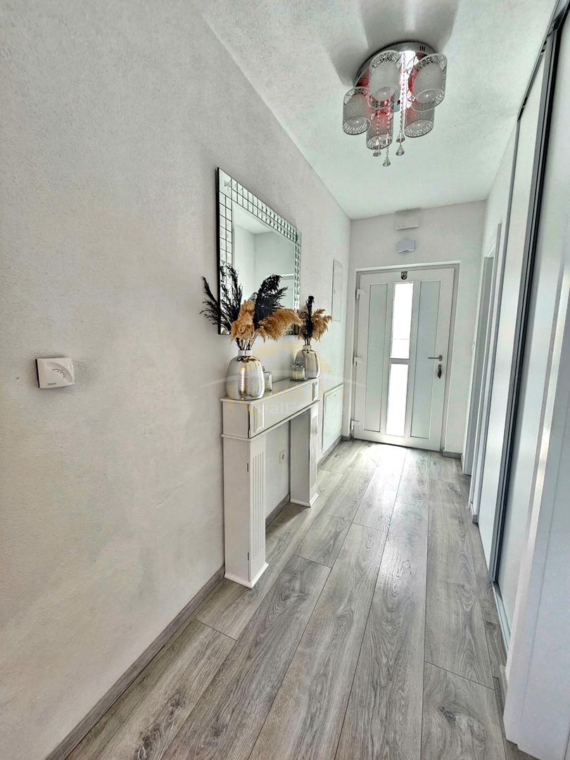 Luksuzna hiša na Čiovu - Mastrinka s 3 apartmaji in odprtim pogledom na morje